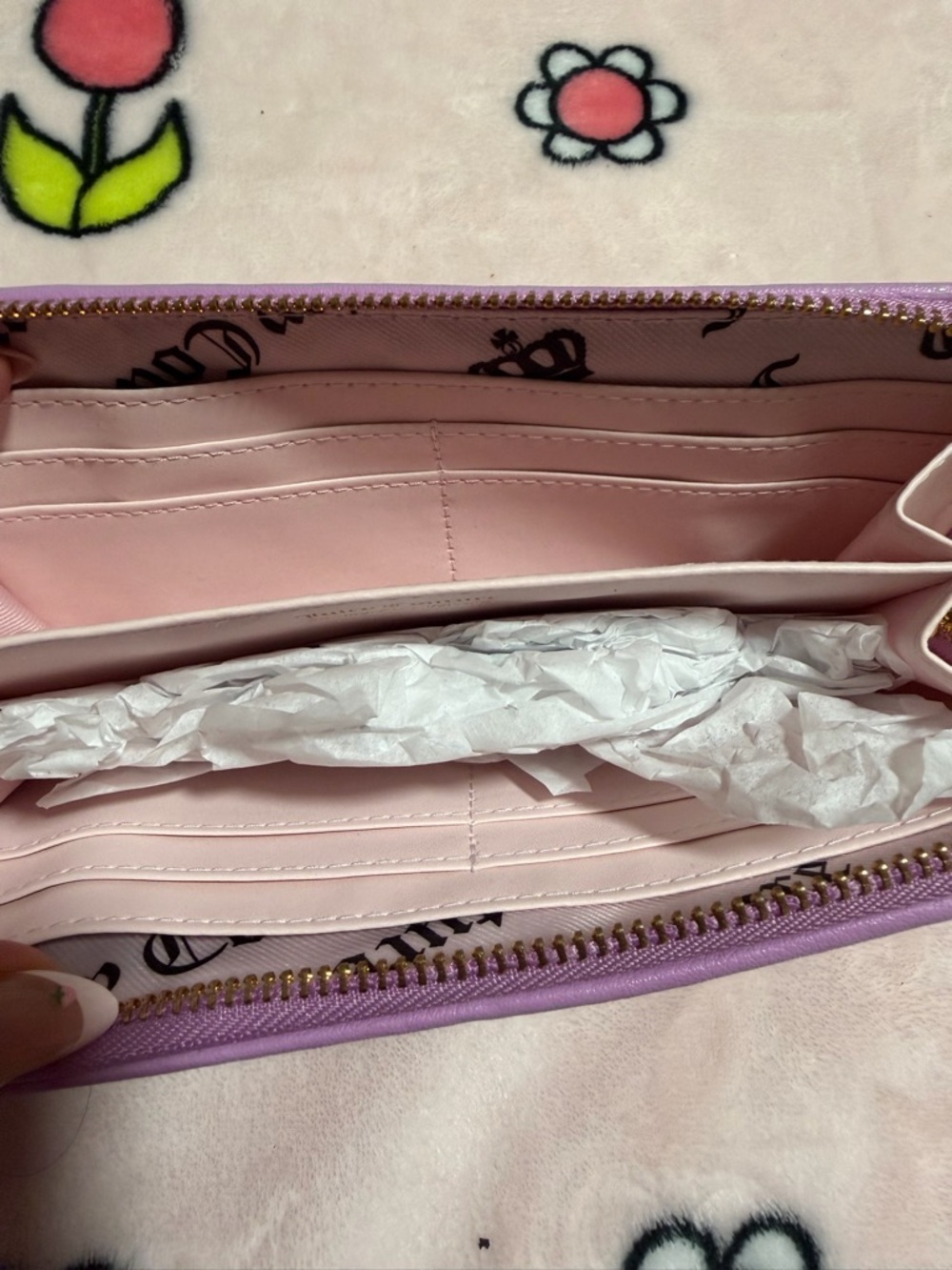 Juicy Couture Lavender Quilted Bow Zip Wallet - Picture 3 of 3